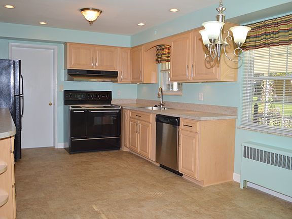 2nd image of 205 Northcrest Dr