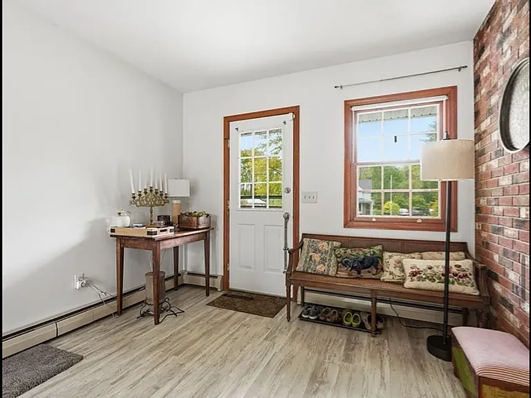 73 N Maple St — Photo 8