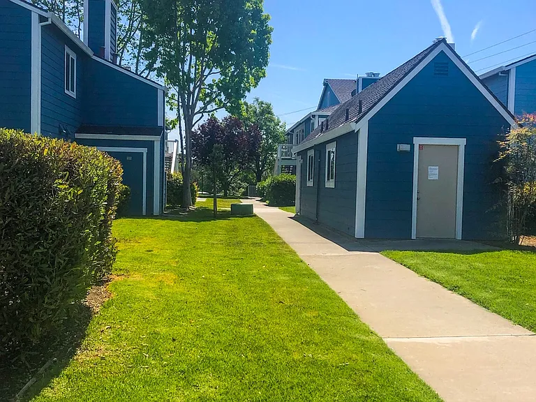 Mariner Village — Photo 7