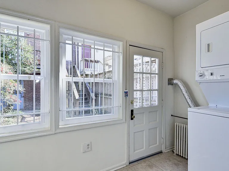 312 10th St SE — Photo 14