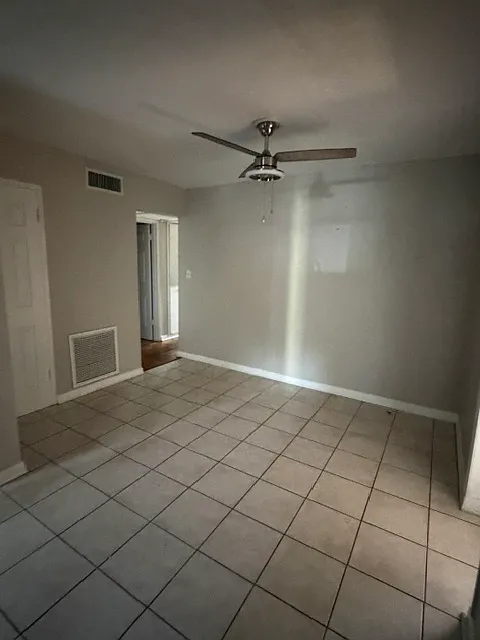 0508 NW 36th Dr / 32607 - 1 — Photo 3