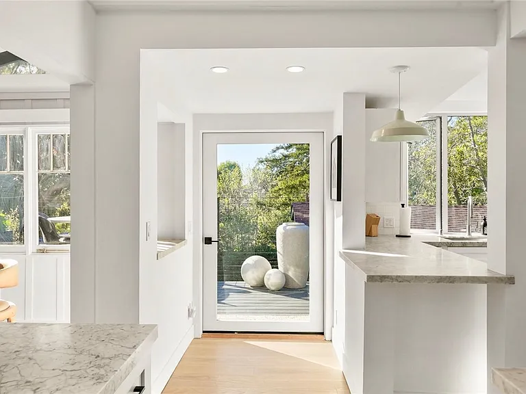 592 Bluebird Canyon Dr — Photo 13