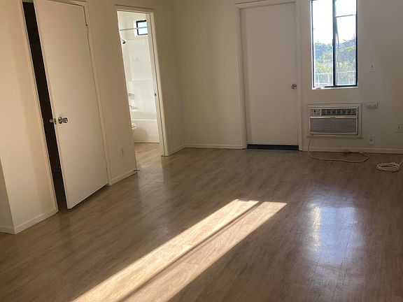 4th image of 4225 Del Mar Ave #302
