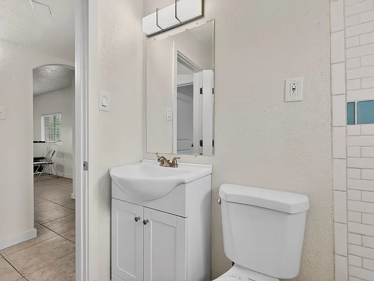 1846 Henry Cir SW — Photo 32