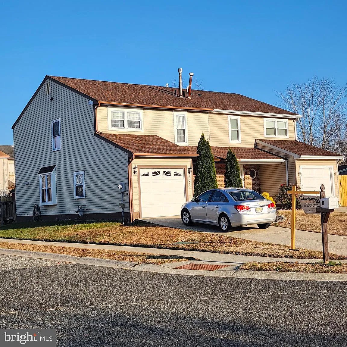 109 Fomalhaut Ave photo 1