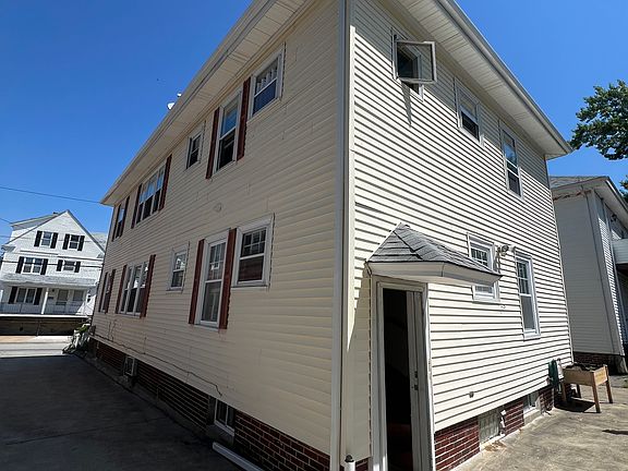 4th image of 156 Narragansett St #2