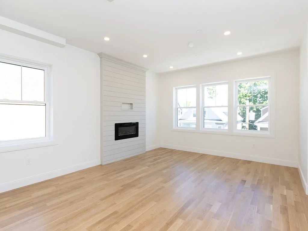 Building Photo - 71 Stanton St #3