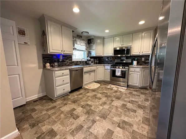 802 Oak St, Pattonsburg, MO 64670