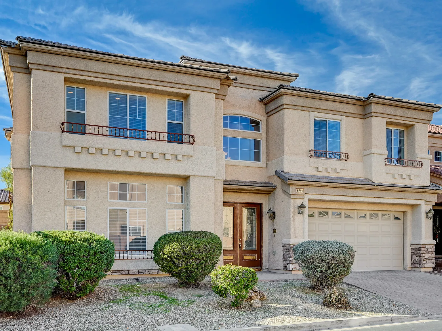 5 bed, 4850 sqft, $3,300 — Photo 2