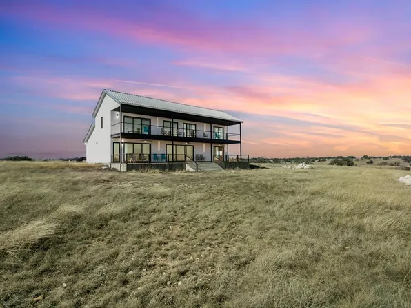 300 Junker Hill Dr, Fredericksburg, TX 78624