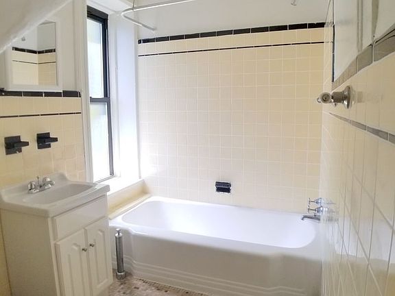 4th image of 410 Clinton Ave #D7