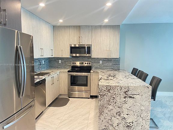 5th image of 19380 Collins Ave APT 914