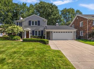 1600 Oxford Rd, Grosse Pointe Woods, MI 48236