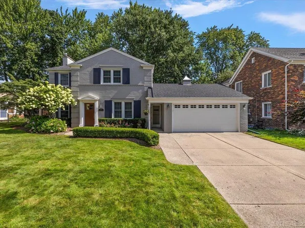 1600 Oxford Rd, Grosse Pointe Woods, MI 48236