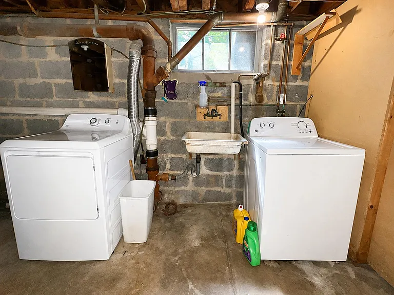 51 Elfman Dr — Photo 39