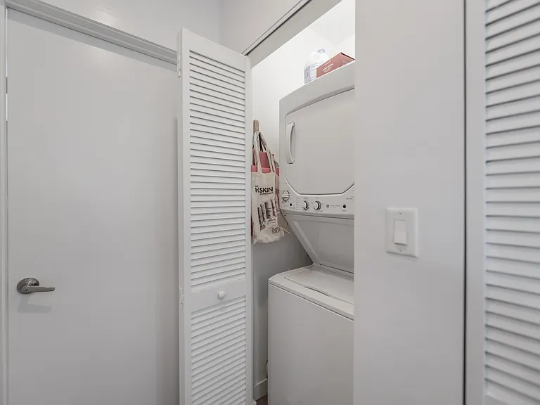 165 NW 39th St #7 — Photo 30
