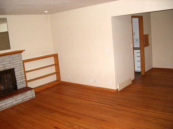 4th image of 11307 Applewood Dr