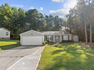 185 Jamestown Dr, Spring Lake, NC 28390