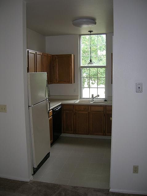 2nd image of 901 Clover Cir