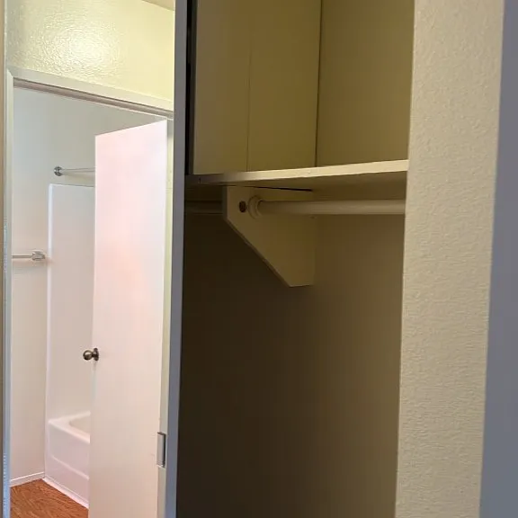 College Ave Apts. — Photo 33