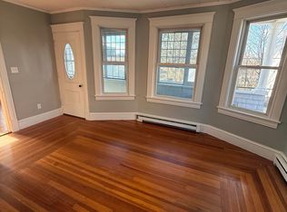 3 Adams St APT B, Easthampton, MA 01027