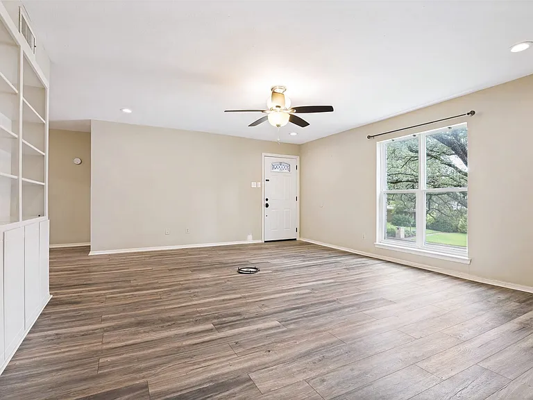 4104 Ridglea Country Club Dr — Photo 3