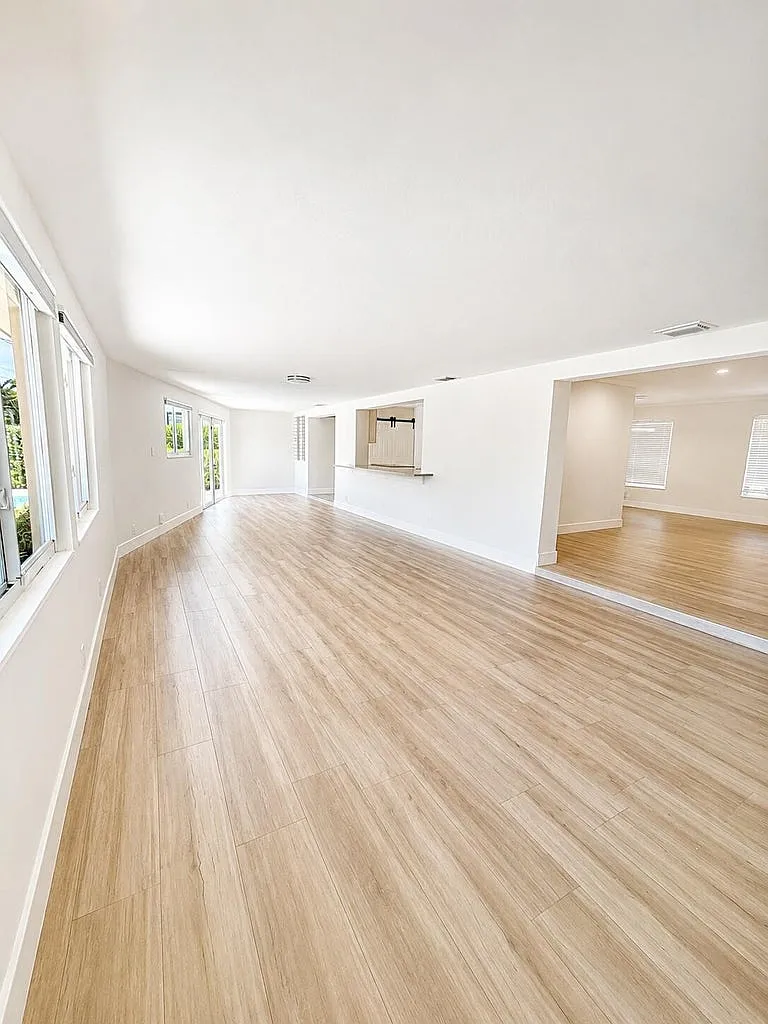 3 bed, 3.0 bath, 2115 sqft, $6,499 — Photo 3