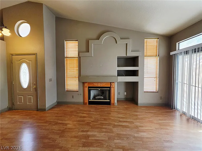 7645 Rockfield Dr — Photo 2