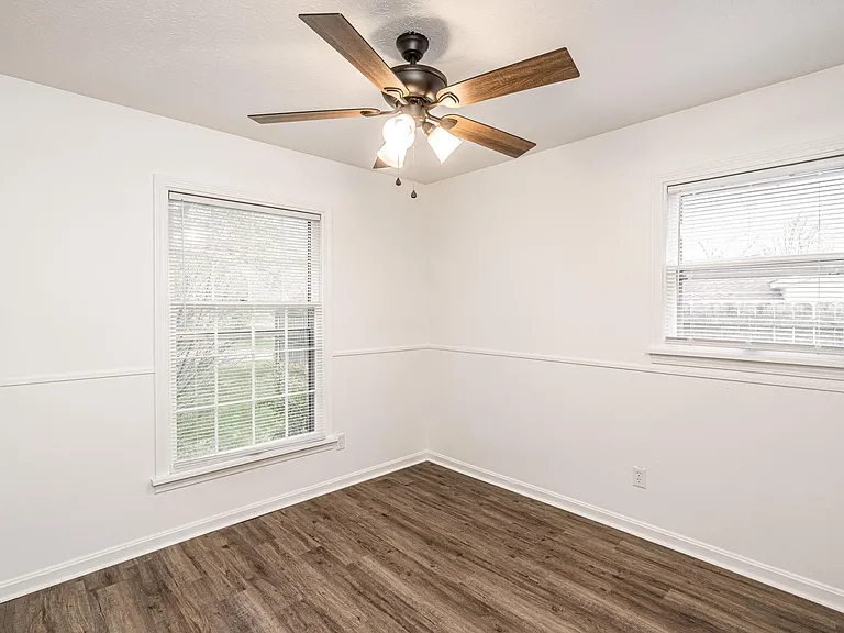 6910 Stablelake Ct — Photo 20
