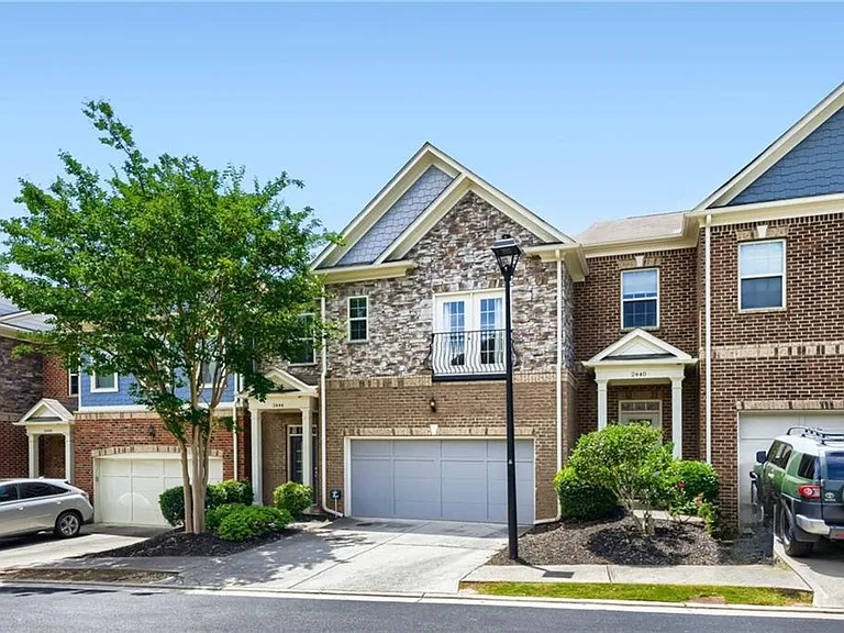 2444 Norwood Dr SE — Photo 3