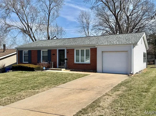 1320 Pepperhill Dr, Florissant, MO 63033