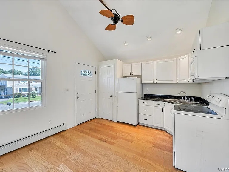 22 Maplewood Ave — Photo 15