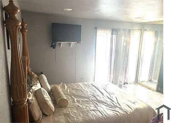 4 bed, 1400 sqft, $3,400 — Photo 2