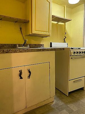 2nd image of 463 E 45th St APT 1