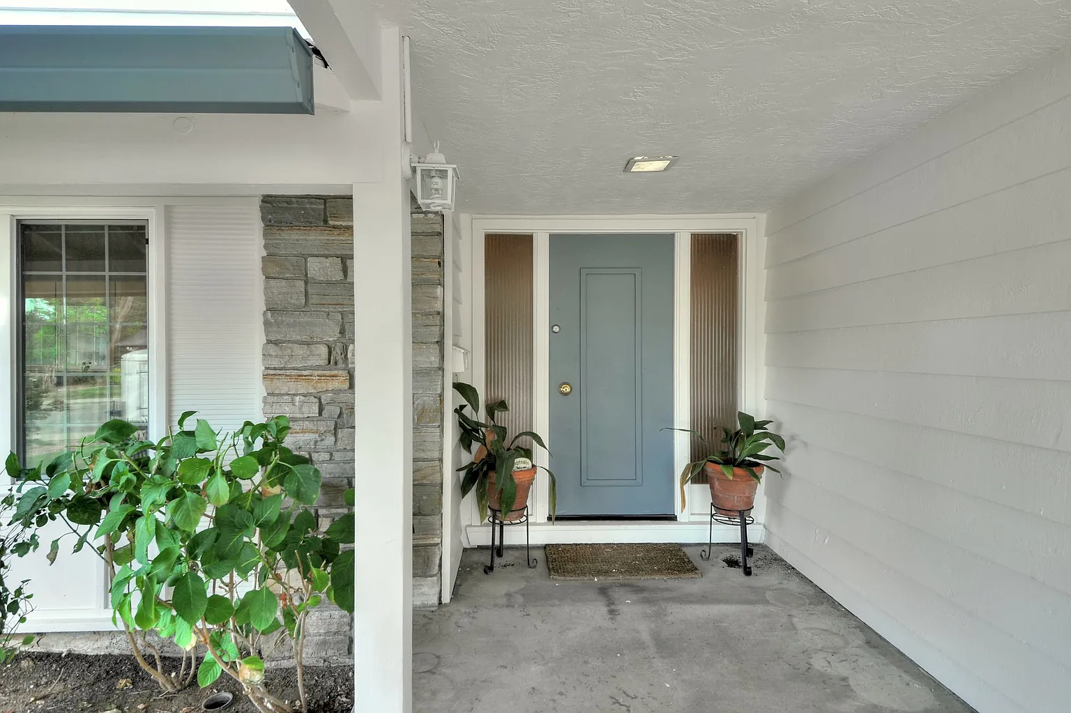 678 Lido Dr photo 1