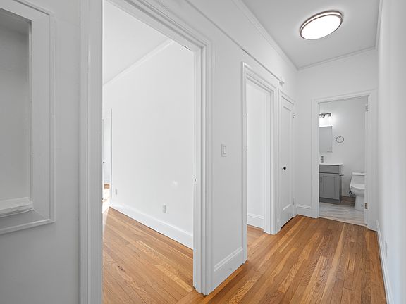 4th image of 2040 Jefferson St APT 201