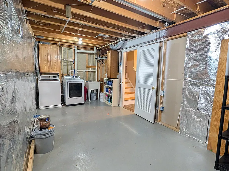 211 Shirley Sq SE — Photo 51