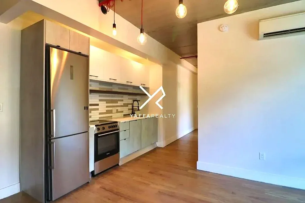 806 Saint John's Place — Photo 4