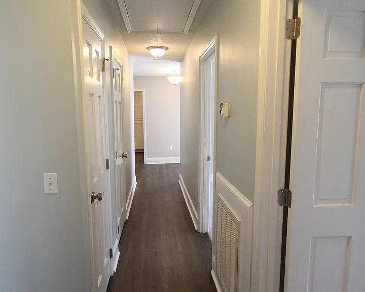 106 Elliott St W — Photo 18