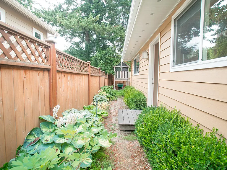 145th Pl NE — Photo 12