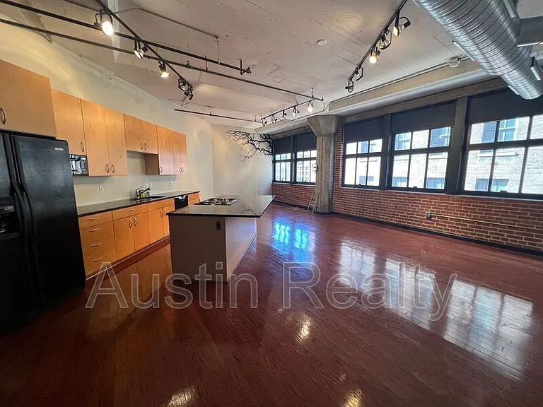 1619 Washington Ave #403 — Photo 3