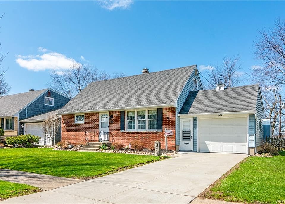 1st image of 36 Lois Dr