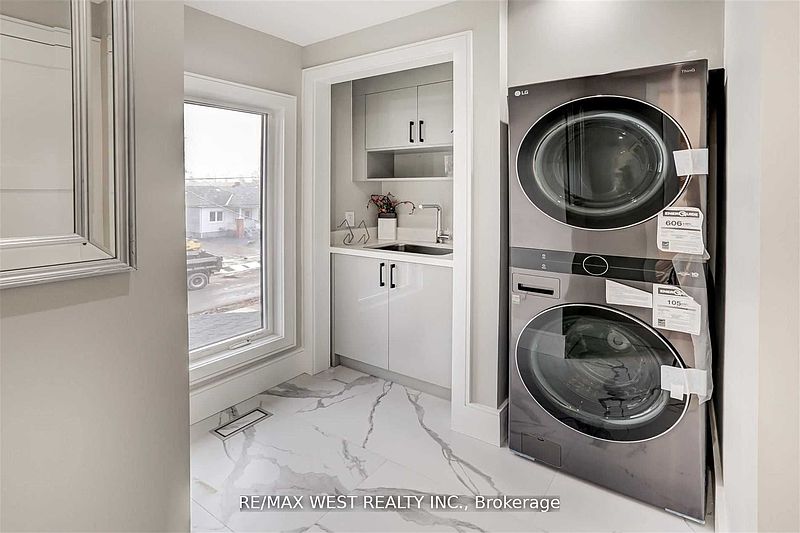 Toronto House for rent - 4 Bedrooms — photo 11
