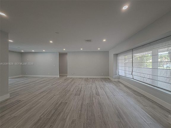 5th image of 20405 NE 22nd Pl