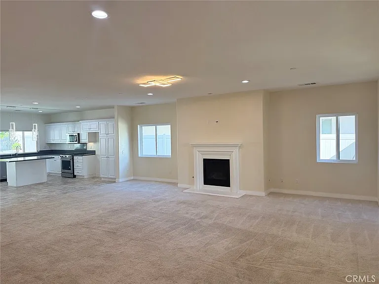 2975 Gibson St — Photo 5