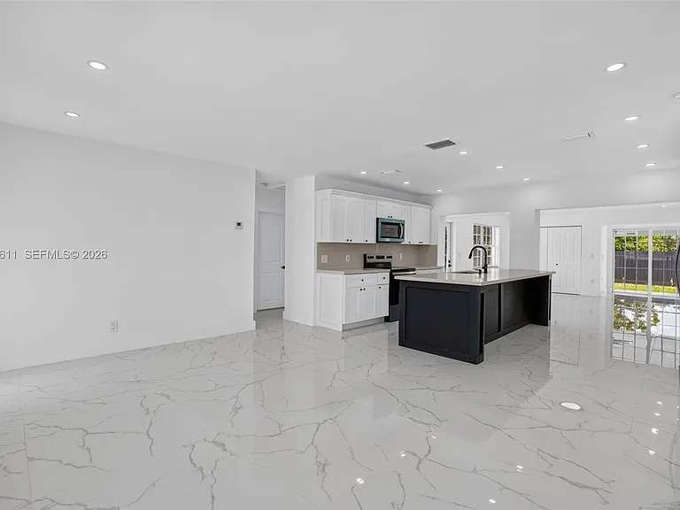 1920 SW 67th Ave — Photo 9