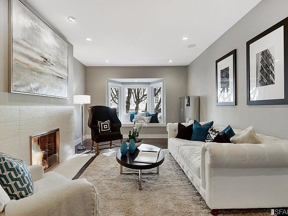 living room/second bedroom