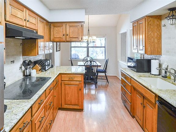 4th image of 312 Heneretta Dr
