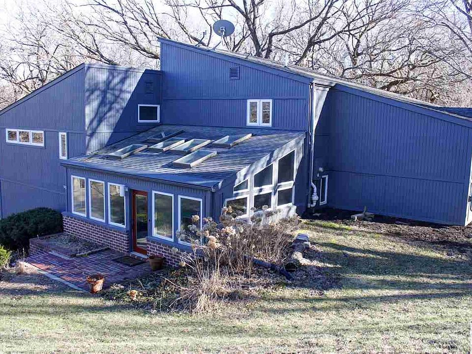 1st image of 14 Timberlane Dr