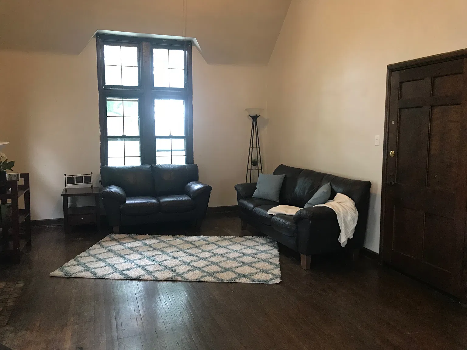 1 bed, 800 sqft, $1,050 — Photo 2